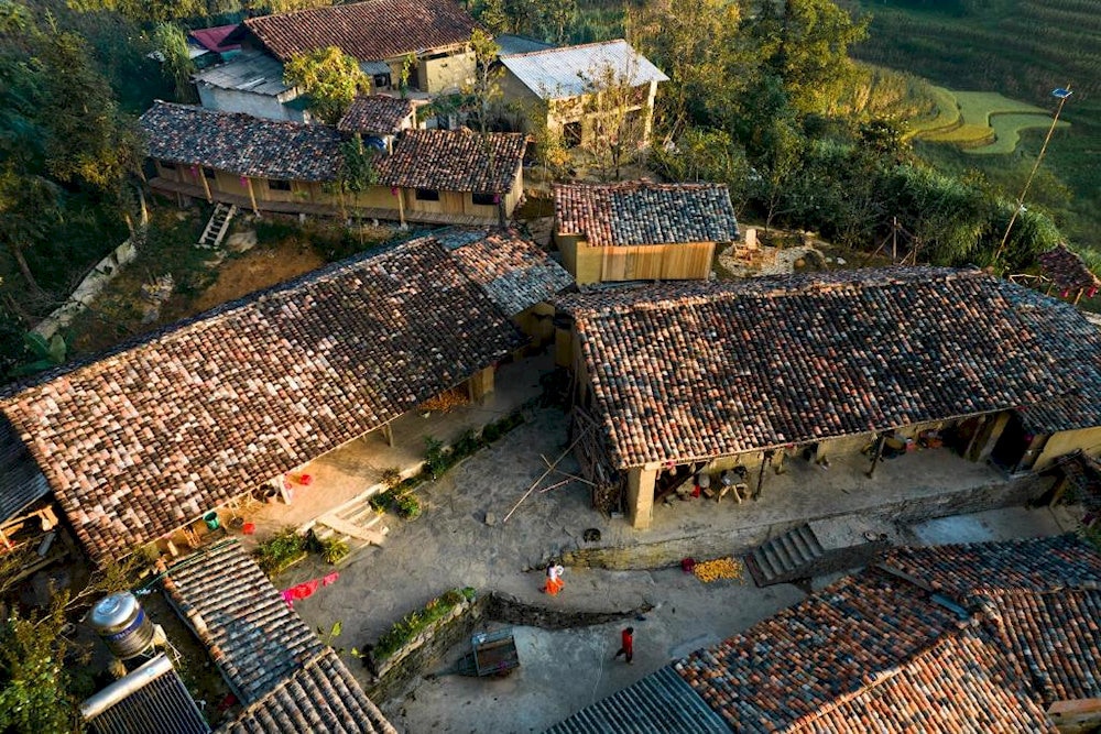 Then Pa village still retains almost intact many traditional features of the Mong people such as lifestyle, rammed earth houses with yin-yang tiled roofs